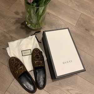 Gucci
Jordaan velvet flats